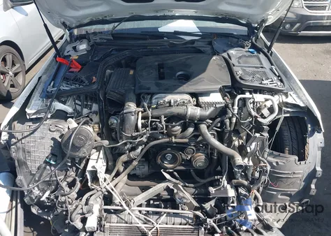 2015 Mercedes-Benz C-Class C 300 z USA, uszkodzony, nr VIN 55SWF4JB9FU094811